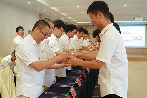 學員敬茶2.jpg